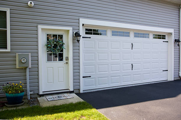 24/7 Emergency Garage Door Panel Replacement experts in Kennedy, CA